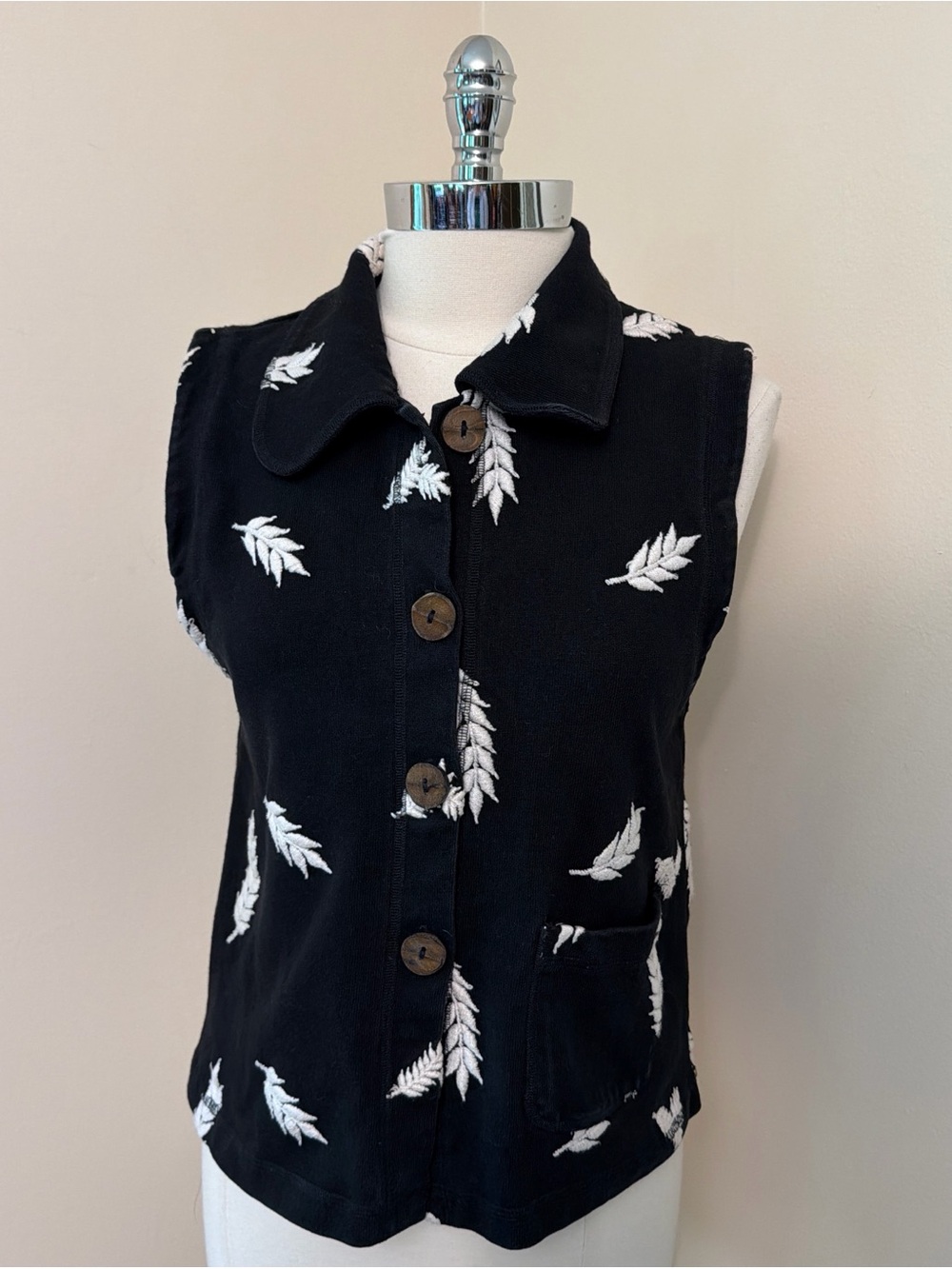 Vintage Thick Black Cotton Vest w/ White Embroidered Plant Motifs M